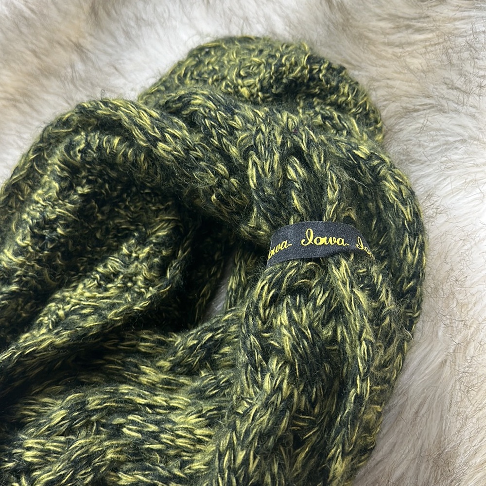 Iowa Hawkeye Infinity Scarf - Picture 2 of 6